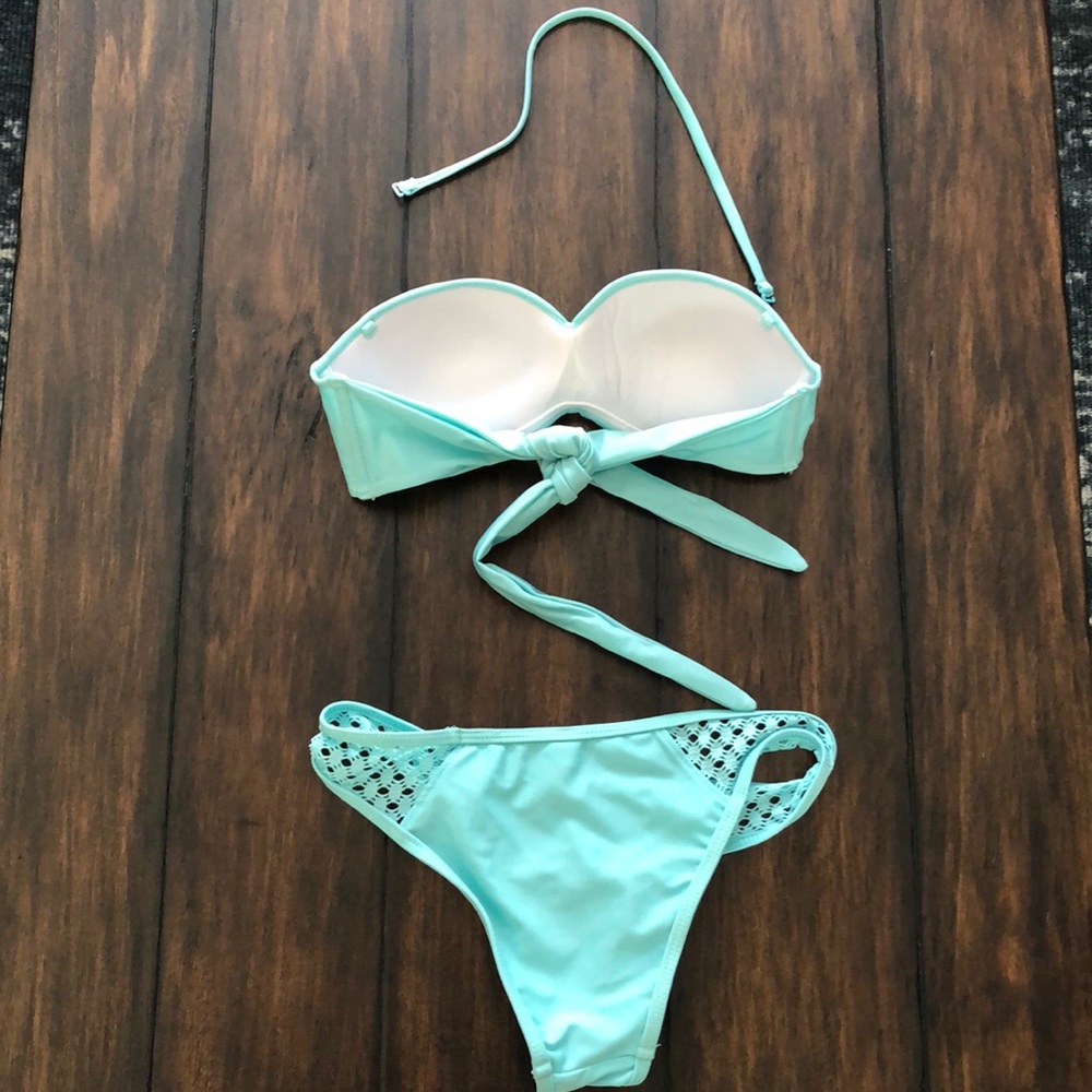 Bikini - Picture 2 of 2